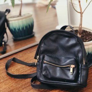 🌿 Black Faux Leather Mini Backpack